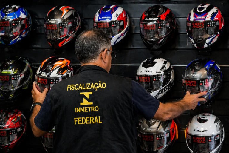 Novo selo do Inmetro 2026: vai dar multa usar capacete antigo?